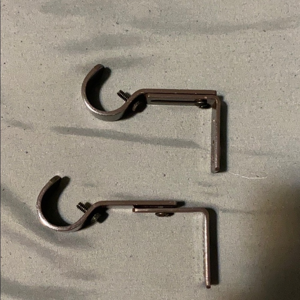 Adjustable curtain hooks